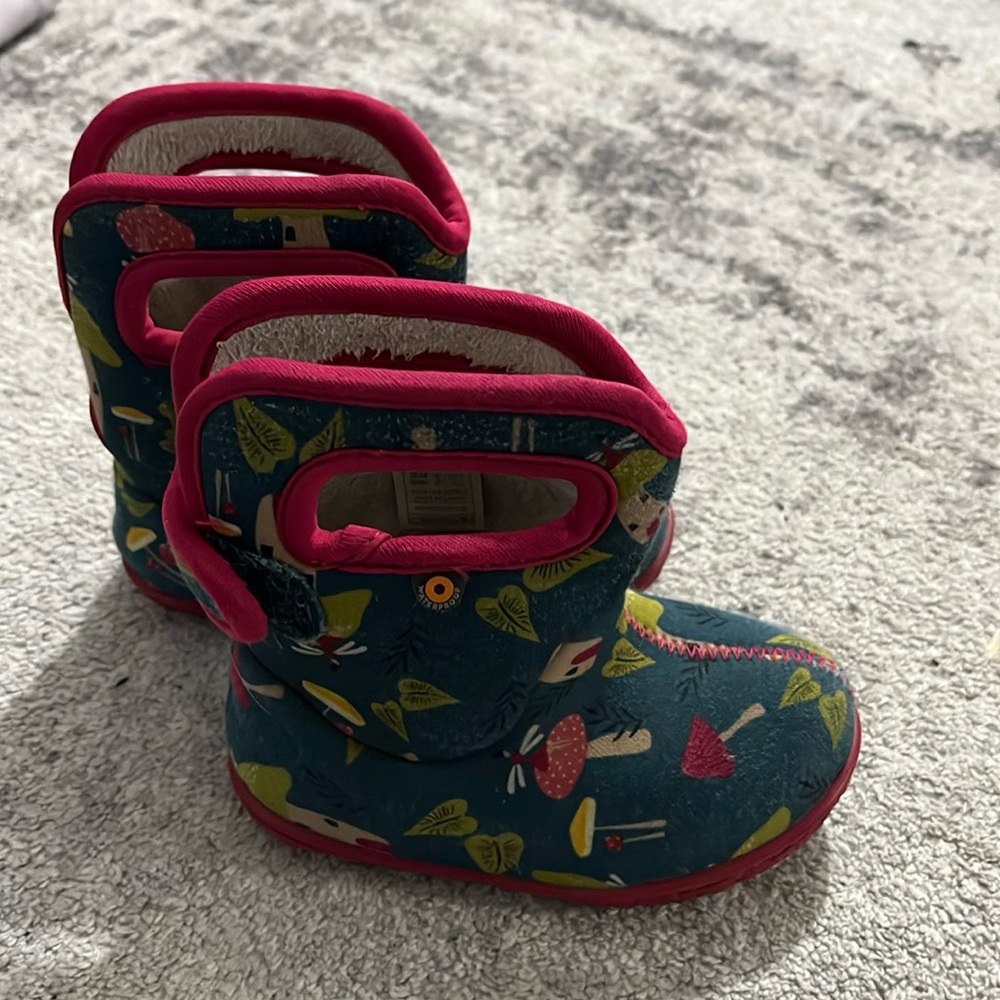 Cute toddler bogs